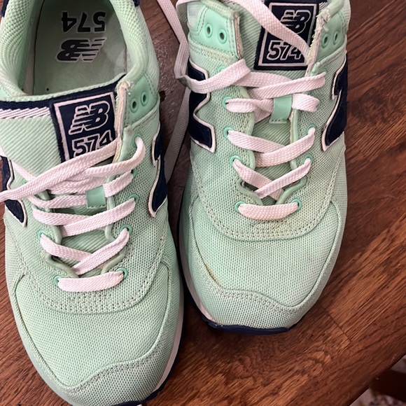 Women’s New Balance 574 - Picture 4 of 4
